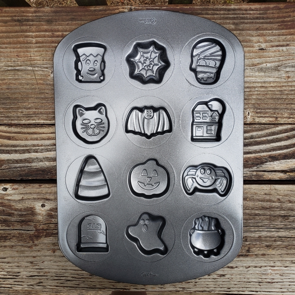 Wilton Halloween Themed Cookie Pan (12 Different Spooky Designs)